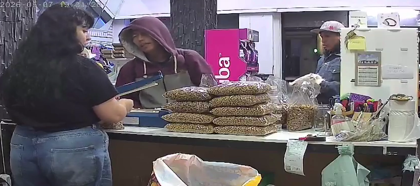 Robo y amenazas en un pet shop del centro
