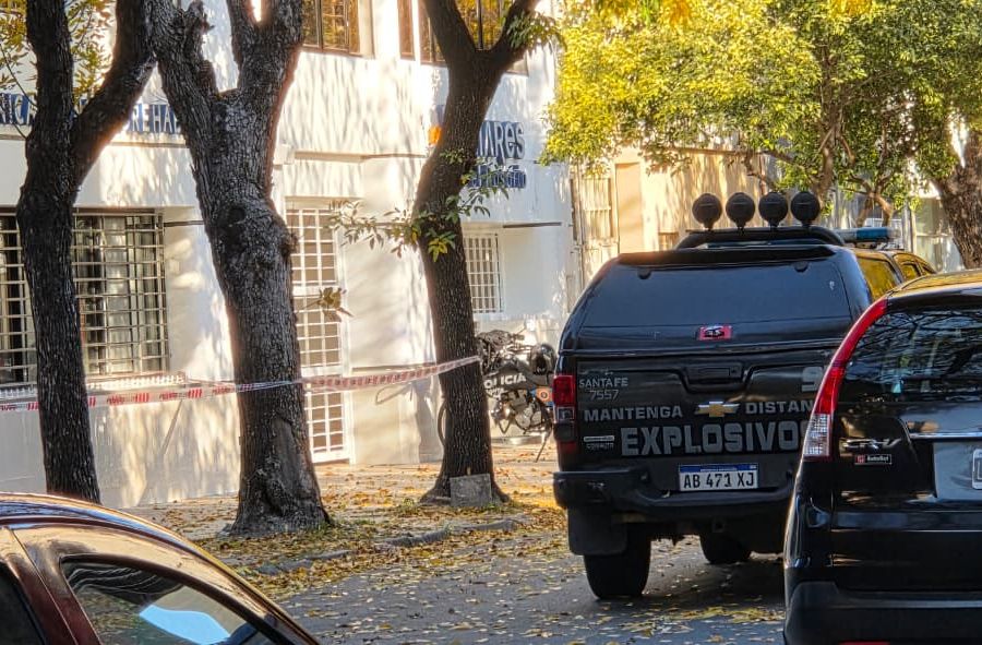 Fuerte operativo en Rosario: investigan un supuesto material explosivo hallado en una encomienda en una clínica