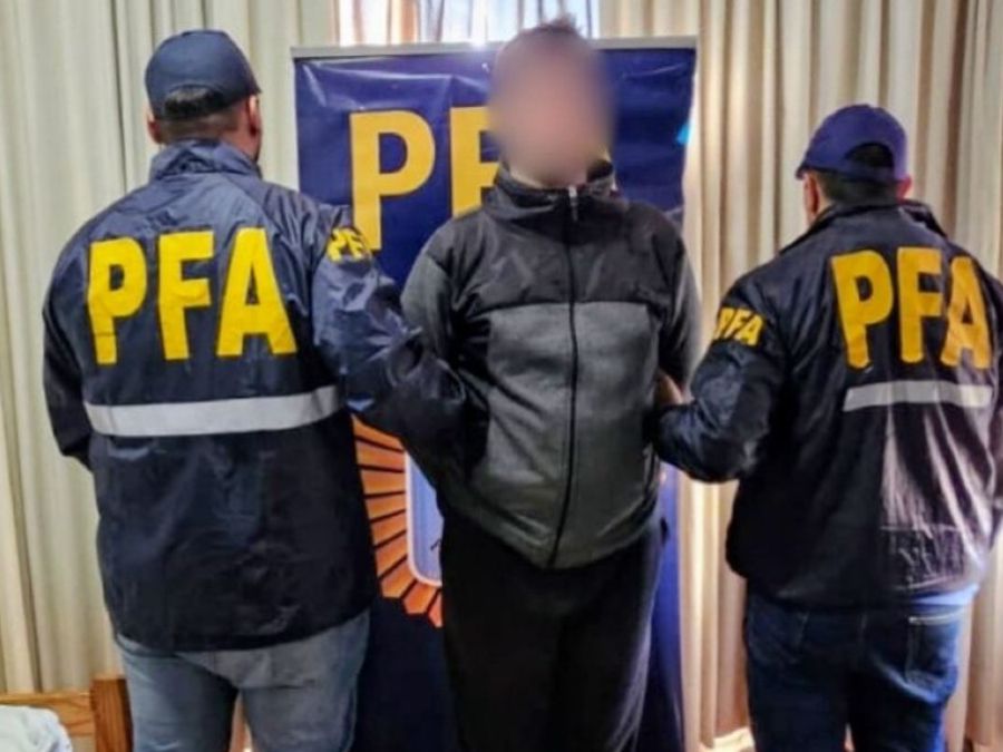 Detuvieron a un joven que amenazó con volar una sinagoga y transmitirlo en vivo
