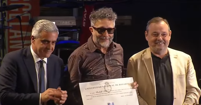 Fito Páez recibió el título de Doctor Honoris Causa de la Universidad Nacional de Rosario