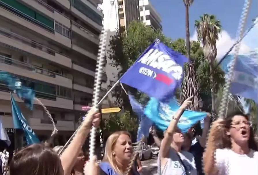 Protesta de docentes en Rosario: rechazo al 12% de aumento y reclamo por el estado de las escuelas | Rosario y la región