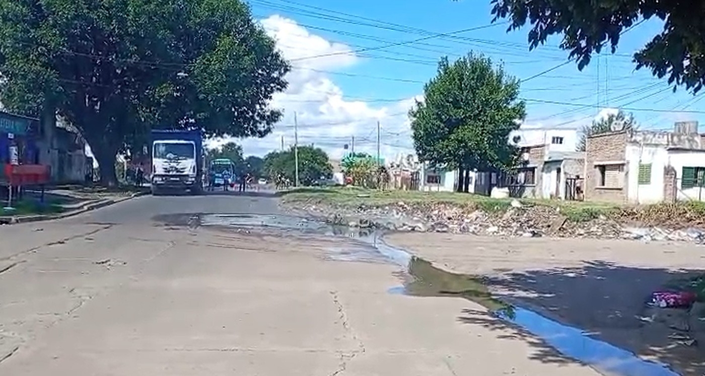 Fuga de gas en Barrio Moderno: cortaron la calle por trabajos de emergencia | Rosario y la región