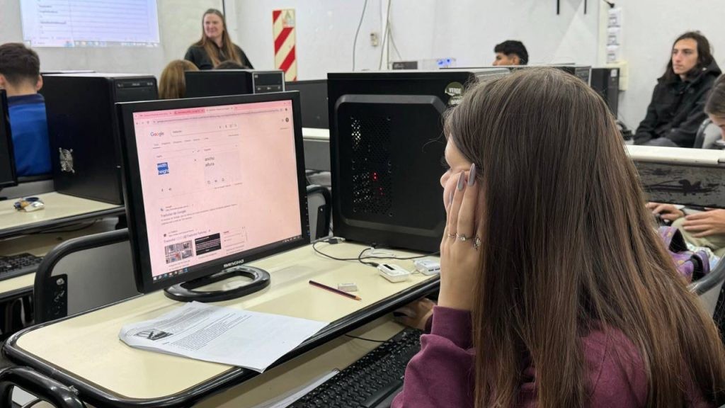 Extienden hasta el 24 de marzo la preinscripción para la secundaria virtual en Santa Fe | Información General