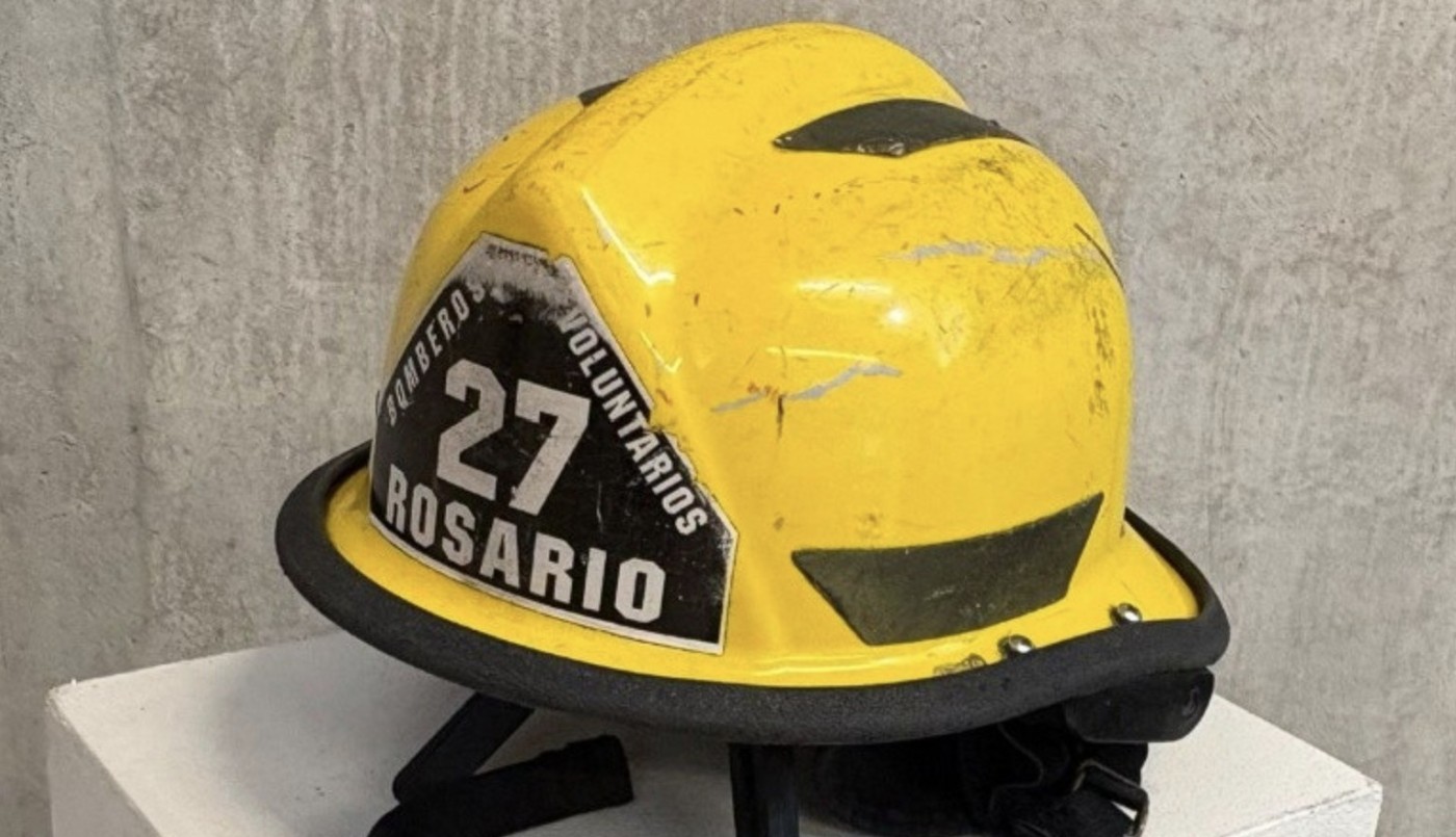 Salta 2141: subasta solidaria de 22 cascos de bomberos intervenidos por artistas superó los $2 millones | Rosario y la región