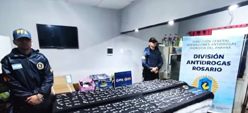 Golpe al narcotráfico: incautaron más de 13mil dosis de cocaína en 3 viviendas en Rosario | Rosario y la región