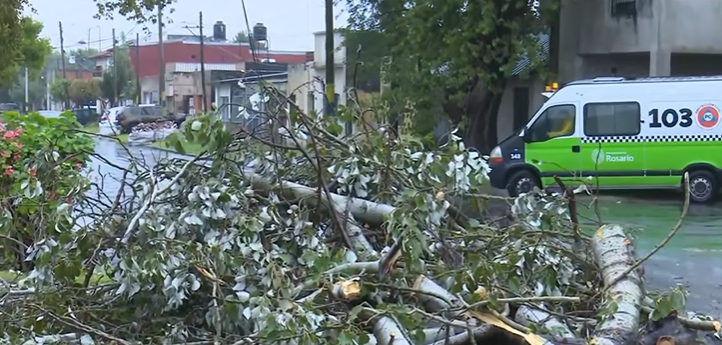 Más de 100 milímetros de lluvia y 120 reclamos atendidos por Defensa Civil: ¿Cómo sigue el tiempo? | Rosario y la región