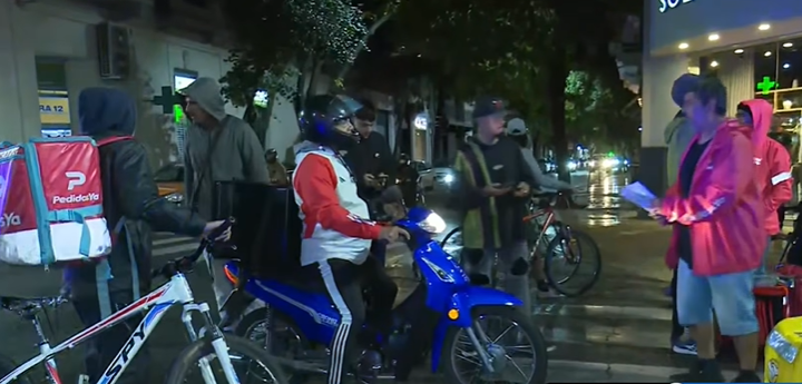 Protesta de cadetes en Córdoba y España: reclaman más espacio para bicicletas y motos | Rosario y la región