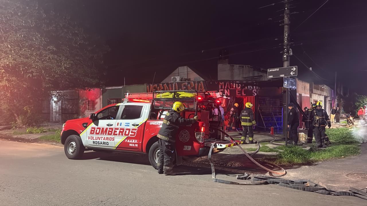 Susto en el sur de Rosario: se incendió una reconocida verdulería en calle Dorrego y Lamadrid | Rosario y la región