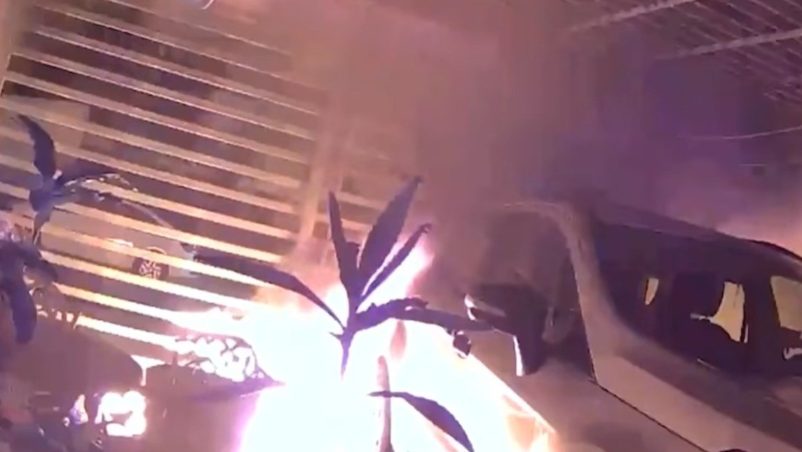 Ataque incendiario en Echesortu: prendieron fuego un auto | Rosario y la región