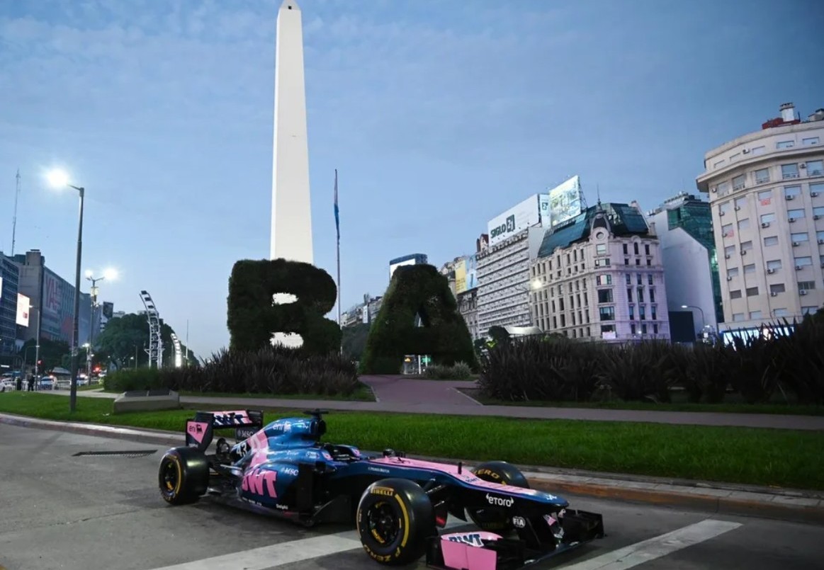 El Obelisco fue el escenario para la presentación del Fórmula 1 que conducirá Colapinto | Deportes