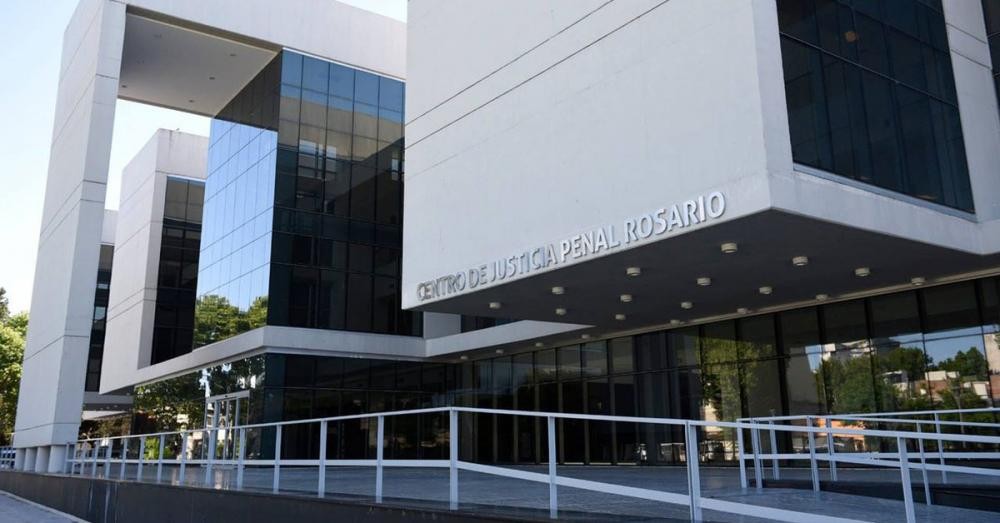 Dictan prisión preventiva para un técnico de celulares por borrar chats de una causa judicial | Rosario y la región