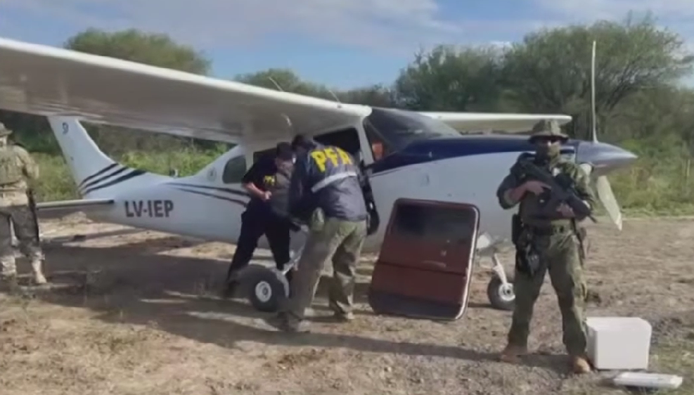 Golpe al narcotráfico en Santa Fe: secuestran una avioneta con 400 kilos de cocaína | Información General