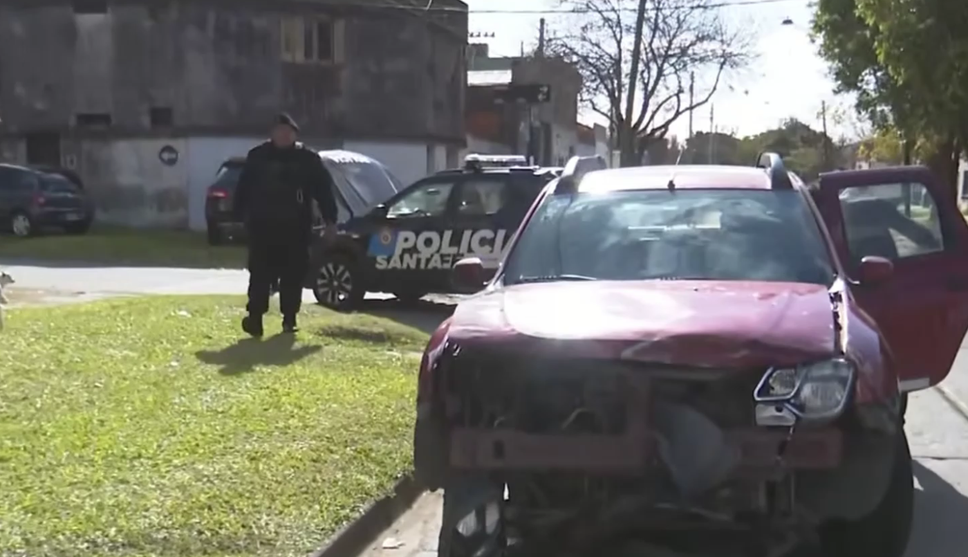 Violento choque y vuelco: una camioneta impactó contra vehículos | Rosario y la región