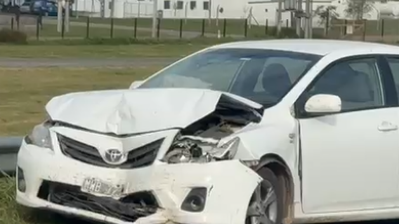 Choque en la Autopista Rosario-Buenos Aires: dos autos involucrados cerca del puente del Saladillo | Información General