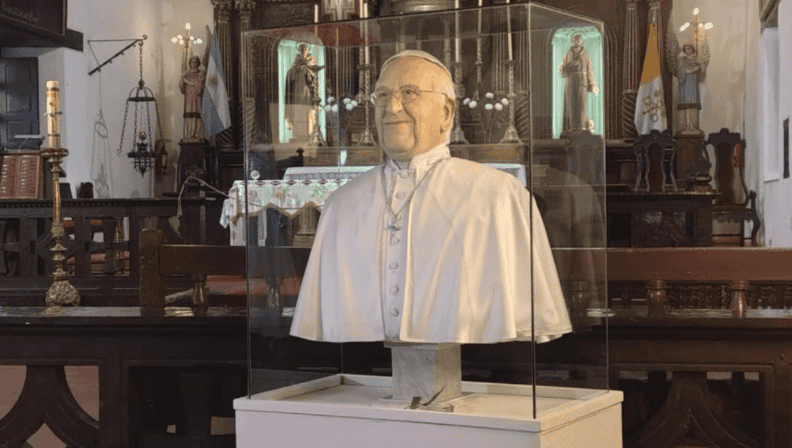 Santa Fe inauguró el primer busto en homenaje al papa Francisco | Información General
