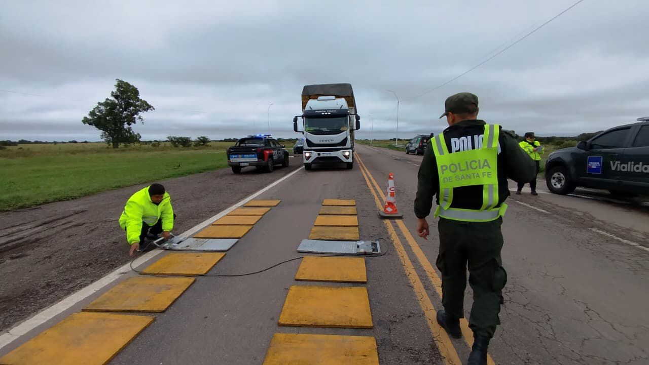 Operativos en Santa Fe: la fiscalización de cargas se potencia en más de 11.000 camiones | Información General