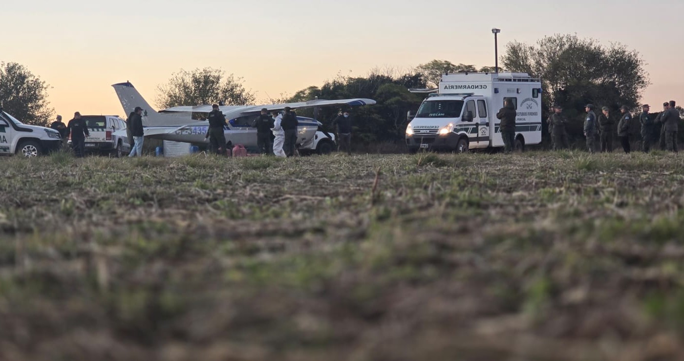 Operativo en Villa Eloísa: secuestraron una avioneta y un gendarme resultó herido | Información General