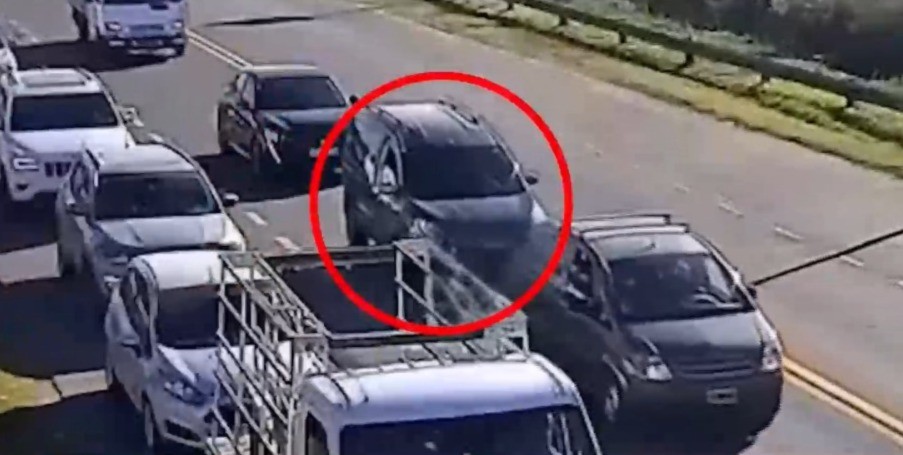 Brutal choque en Funes: embistió a un motociclista, escapó y lo encontraron gracias a las cámaras | Información General