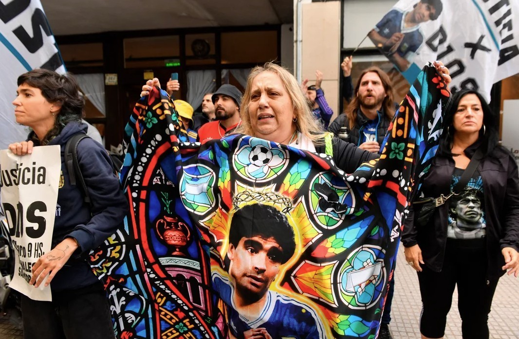 Maradona tenía cirrosis hepática y un edema cerebral al momento de su muerte según las pericias médicas | Deportes
