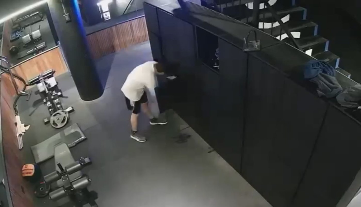 El estafador del gimnasio: abría los casilleros y robaba tarjetas bancarias | Rosario y la región