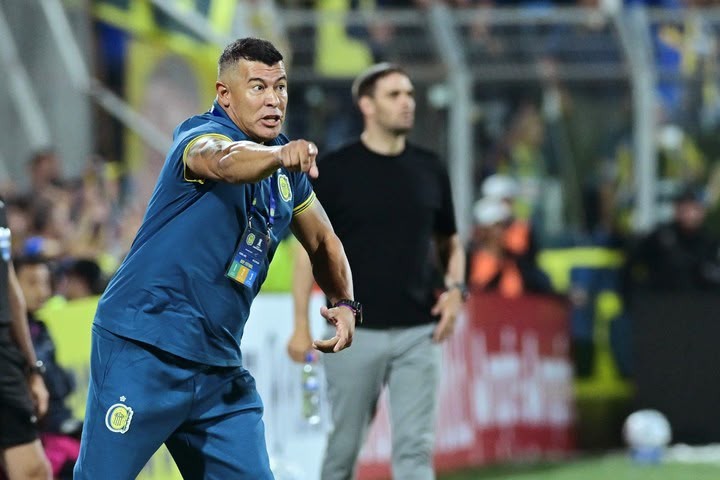¿Qué pasa con Almirón?: incertidumbre en torno al futuro del DT canalla | Deportes