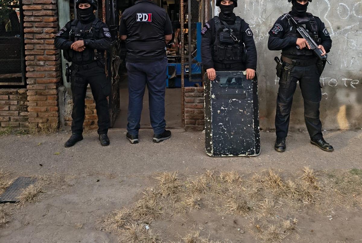 VGG: allanamiento por amenazas terminó con un detenido y un auto secuestrado | Información General