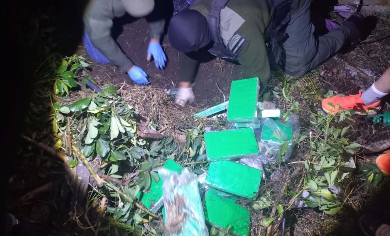 Hallaron 55 kilos de cocaína enterrados en una vivienda de Roldán | Información General