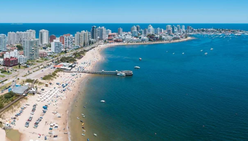 El Gobierno suspende la difusión del balance de dólares por turismo | Política y Economía