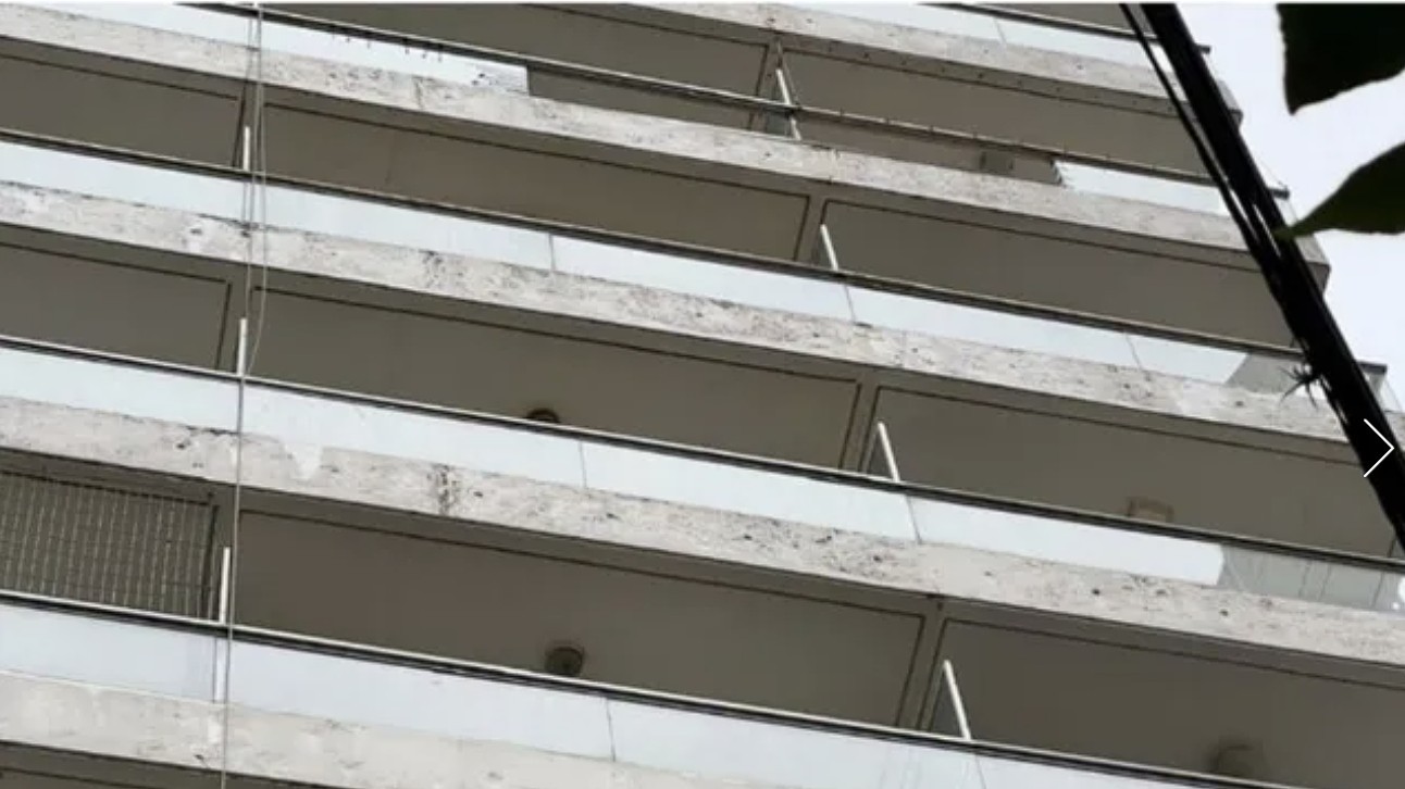 Pánico en el centro de Rosario: cayó el vidrio de un balcón a la vereda y no hubo heridos | Rosario y la región