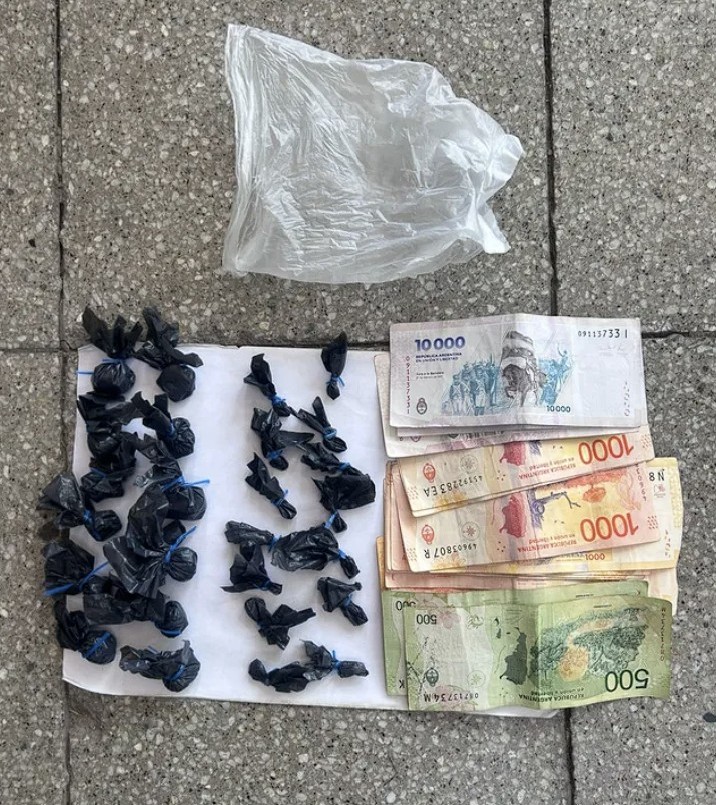 Redada policial en la zona oeste de Rosario: detuvieron a un dealer que vendía drogas en la vía pública | Rosario y la región