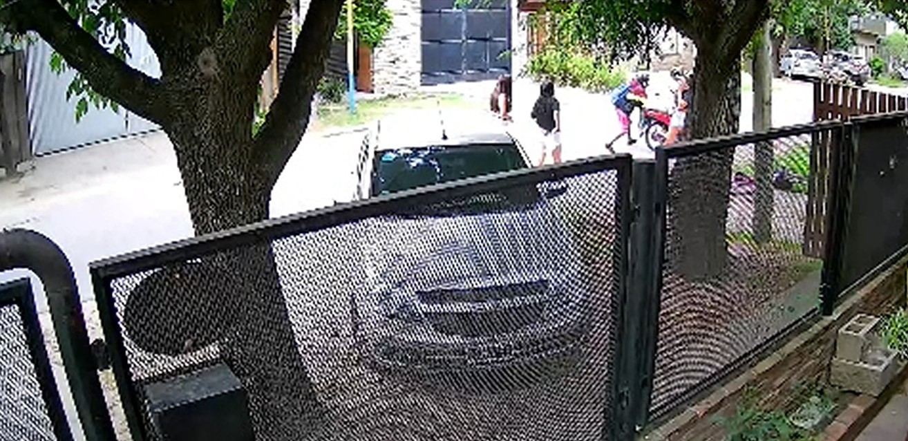 Robo a tres adolescentes en Granadero Baigorria: motochorros armados las asaltaron en plena tarde | Rosario y la región