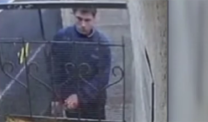 Rompieron la puerta, entraron a robar y quedaron grabados. Los delincuentes se dieron a la fuga | Rosario y la región