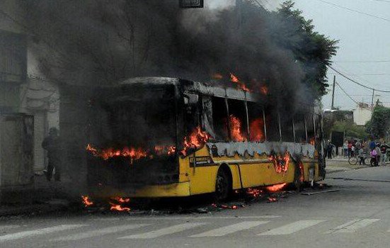 Se incendió un colectivo de la empresa Rosario Bus | Información General