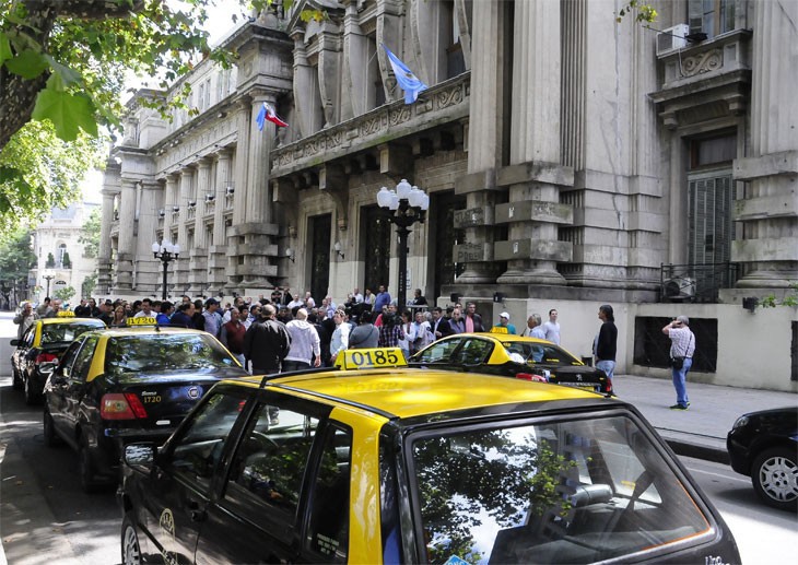 Los corredores seguros comenzarán dos horas antes de lo habitual para protección de los taxistas | Información General