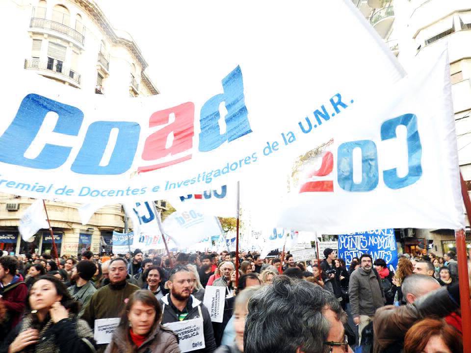Docentes de la UNR resolvieron suspender las medidas de fuerza y volver al normal dictado de clases | Información General