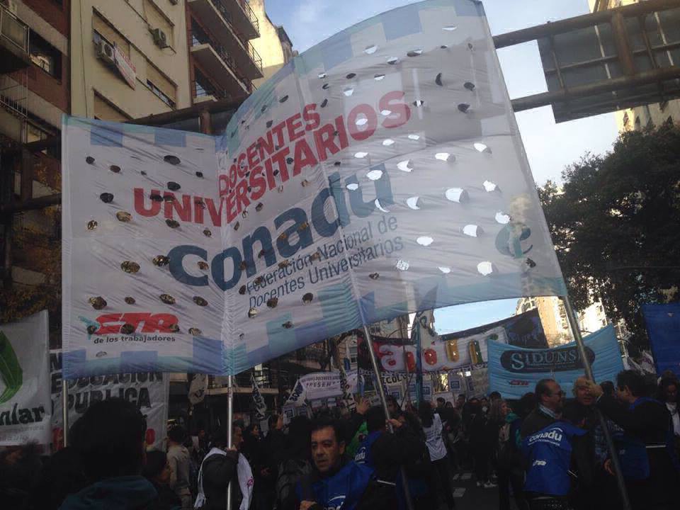 Docentes universitarios firmaron un aumento salarial del 31 por ciento en tramos | Información General