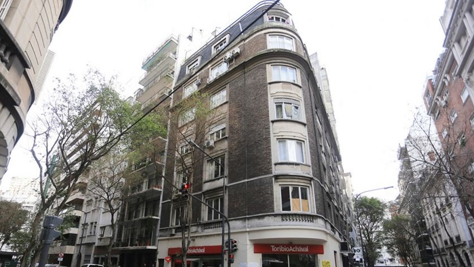 Denuncian que en el departamento de Cristina Kirchner dejaron sustancias tóxicas | Información General