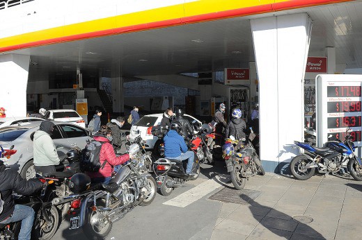 Trabajo dictó la conciliación pero Camioneros mantiene el paro y podría faltar combustible | Información General