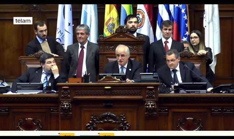 El Parlasur no alcanzó los votos necesarios para expulsar ni suspender a José López, que conserva su banca pese al escándalo | Información General