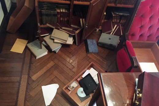 Entraron a la casa del ministro de Gobierno bonaerense, revolvieron todo con guantes y se fueron sin robar nada | Información General