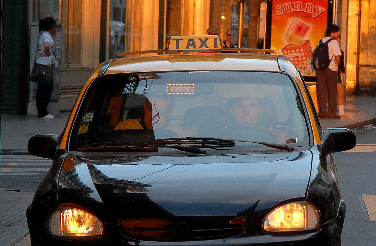 Incorporan WiFi gratuito en las unidades de taxi | Información General