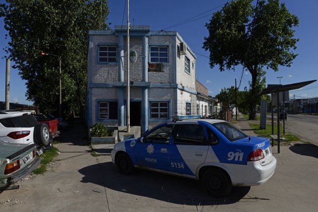 Una familia debió abandonar su casa en zona sur por reiterados ataques de una banda narco | Información General