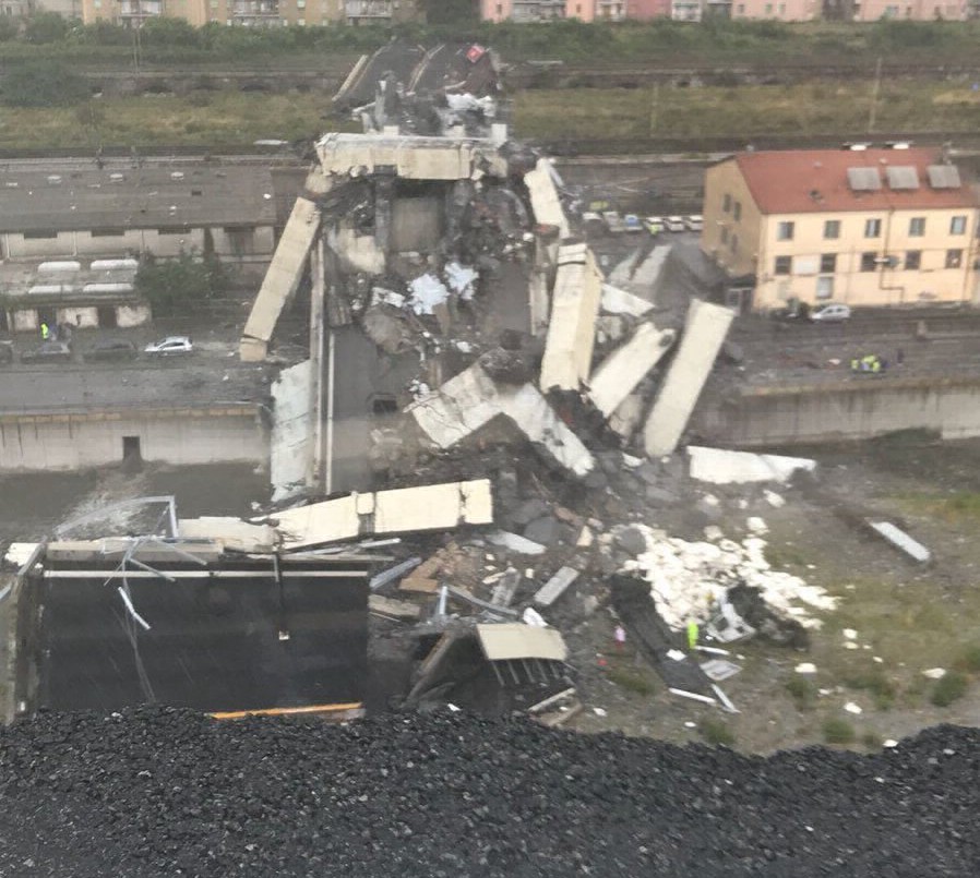 Se derrumbó un puente de una autopista en Génova: hay al menos 11 muertos | Internacionales