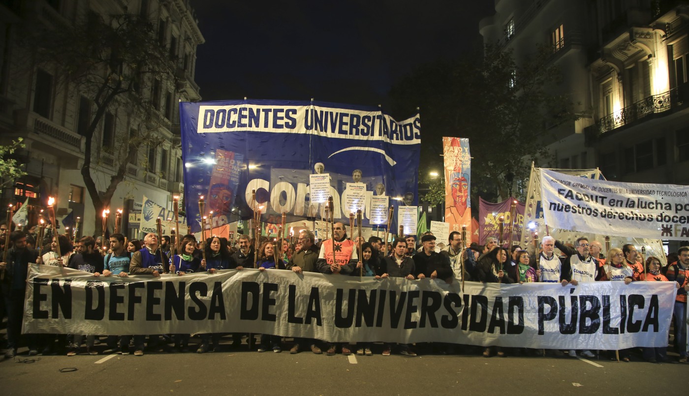 Docentes universitarios de todo el país se congregan en una marcha federal | Información General