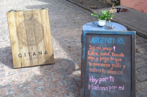 El cartel de un restaurante uruguayo dedicado a los argentinos: "Pagá lo que esté a tu alcance" | Tecnología