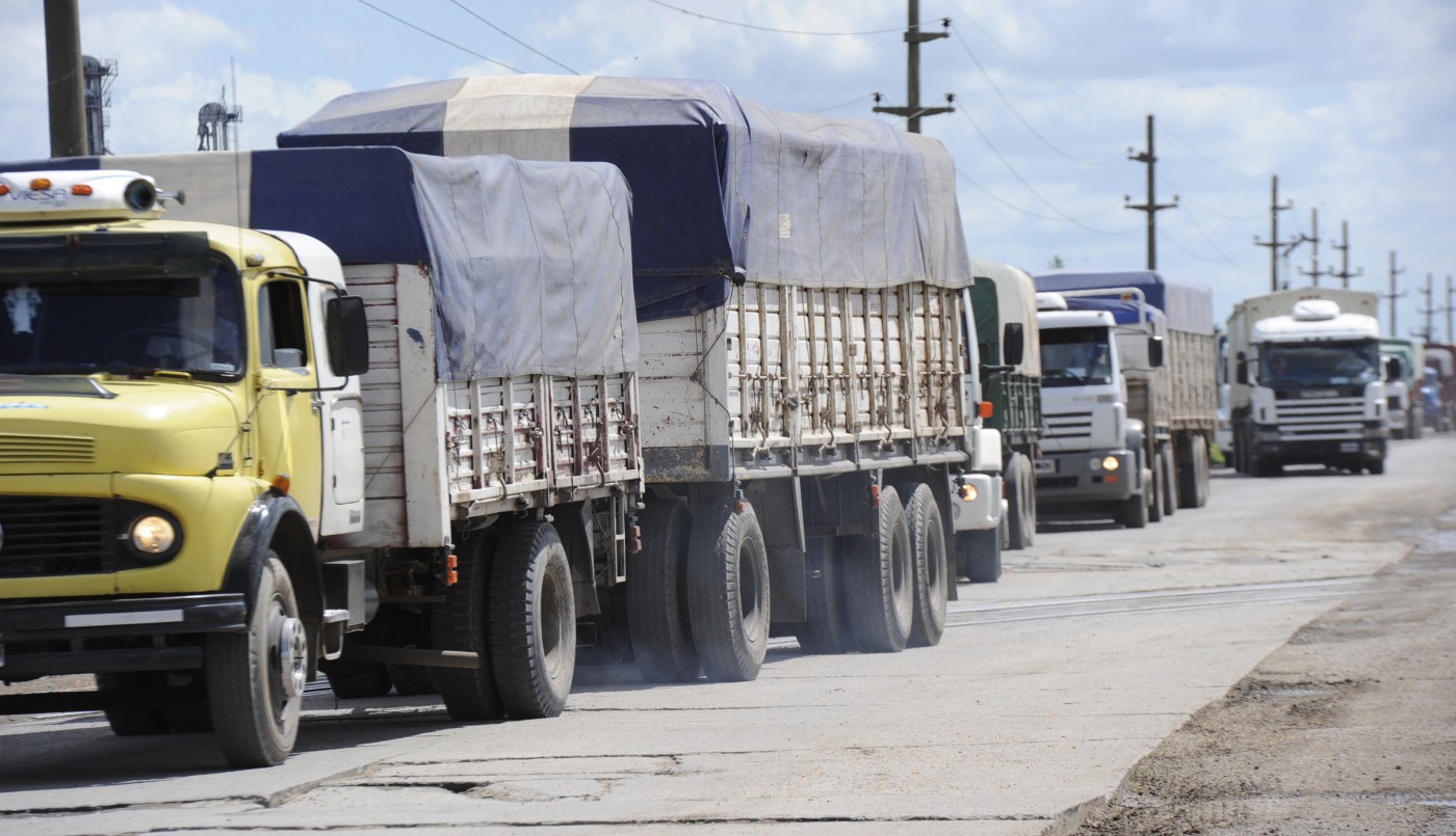 Los transportistas de granos continúan con el paro y aseguran que la actividad en los puertos es nula | Información General