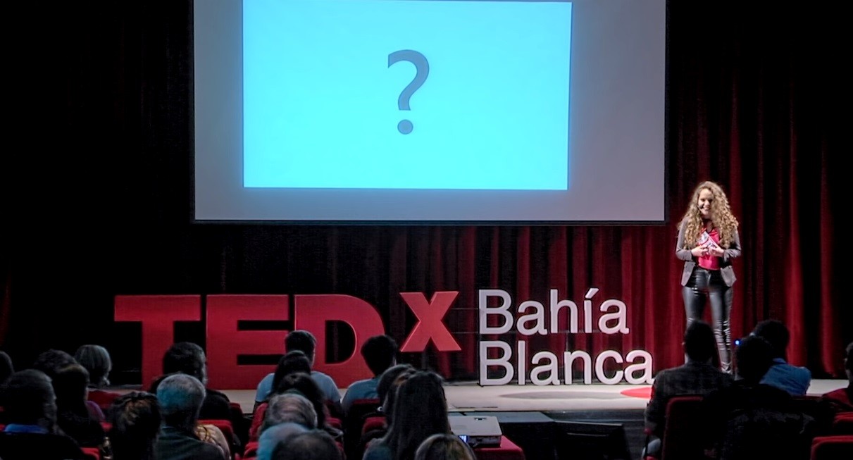 "¿Qué tienen los pobres en la cabeza?": la charla TED que es furor en las redes sociales | Tecnología
