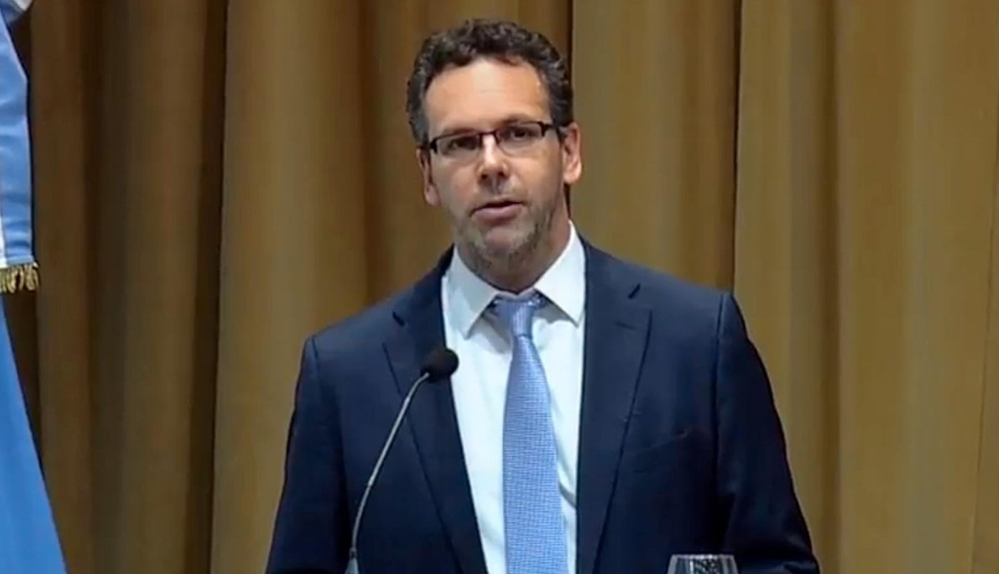 Sandleris confirmó que el Banco Central intervendrá cuando el dólar baje de 34 o supere los 44 pesos | Información General