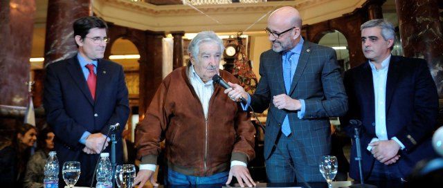 José "Pepe" Mujica recibió el título de Doctor Honoris Causa de la UNR | Información General