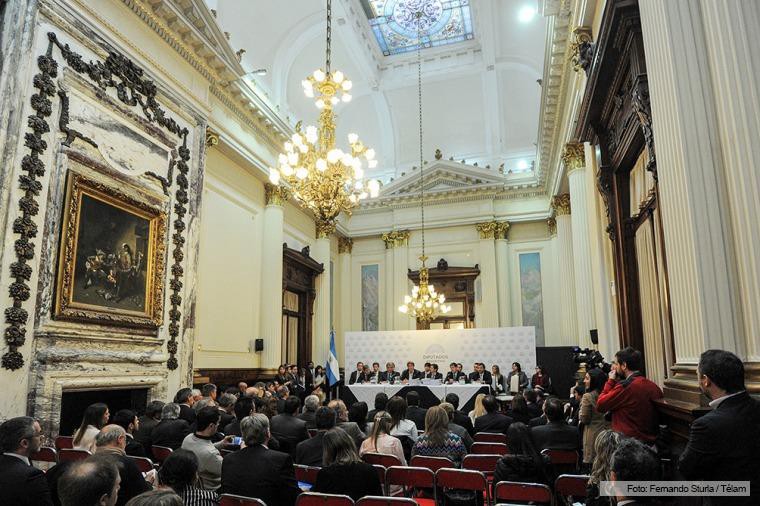 Prat Gay anticipó un crecimiento de 3,5% para 2017 y una inflación de 17% | Información General